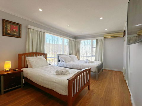 All-Seasons Comfort - Close To CBD & Air Port - Whitsundays Accommodation 1