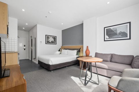 All Suites Perth - Whitsundays Accommodation 1