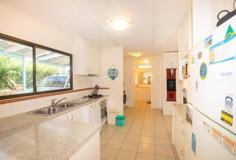 Allamanda Cottage - Close To Beach - Pet Friendly - Whitsundays Accommodation 2