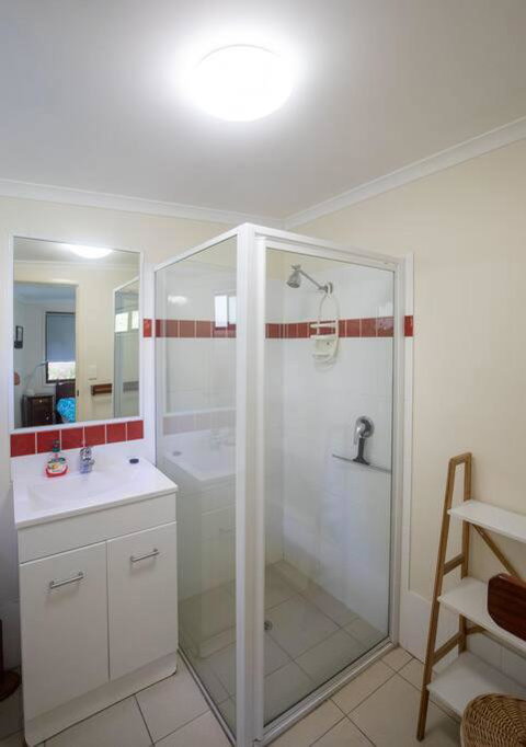 Allamanda Cottage - Close To Beach - Pet Friendly - Whitsundays Accommodation 4