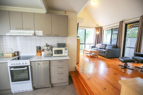 Allambie Cottages - Villa 1 - Whitsundays Accommodation 2