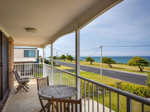 Allawah Beach House - 29 Dalmeny Drive, Kianga - Whitsundays Accommodation 2