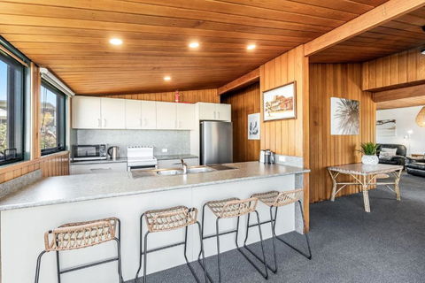 Alli Belle- Hilltop Gem - Whitsundays Accommodation 2