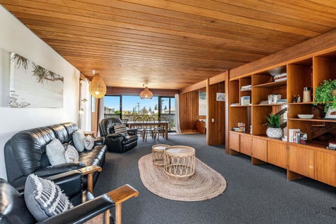 Alli Belle- Hilltop Gem - Whitsundays Accommodation 3