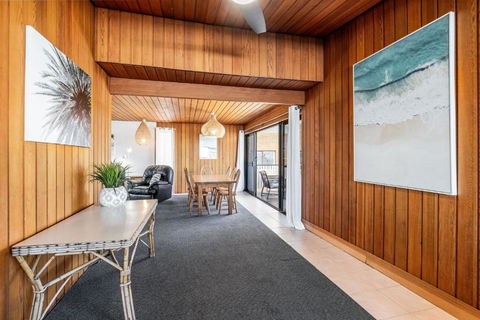 Alli Belle- Hilltop Gem - Whitsundays Accommodation 4
