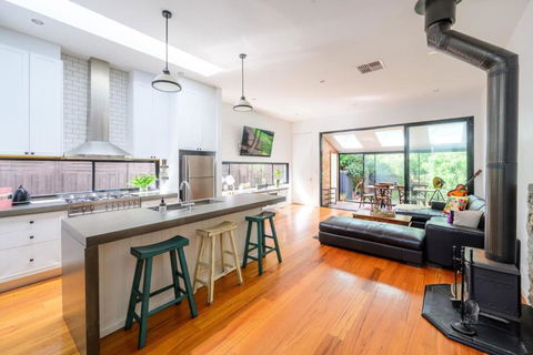 Alma, Art Deco Home In Caufield North - Whitsundays Accommodation 1