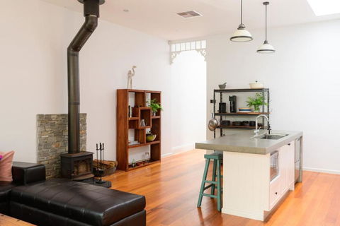 Alma, Art Deco Home In Caufield North - Whitsundays Accommodation 4