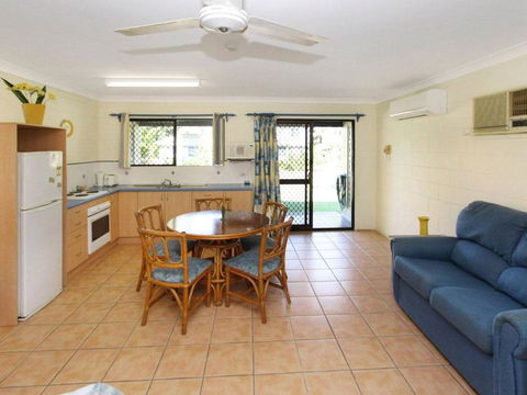 Alma Bay Holiday Unit 1 - Whitsundays Accommodation 3