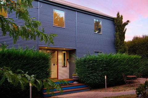 Alofi - Whitsundays Accommodation 2