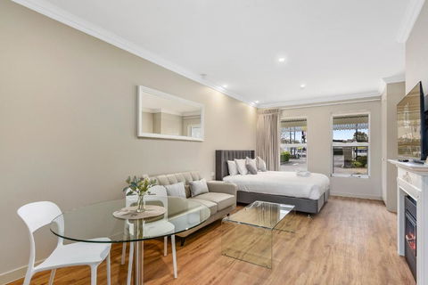 Aloha Central Luxury Accommodation - Whitsundays Accommodation 0
