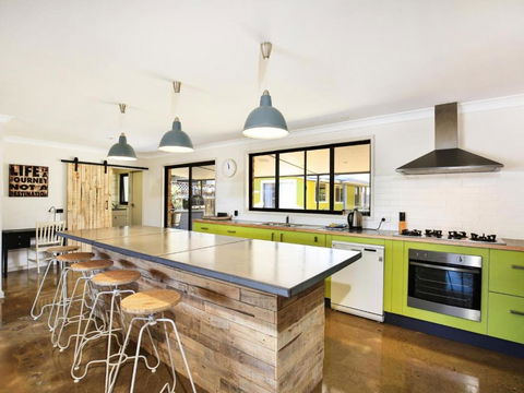 Aloha - Short Drive To Berry & The Beach - Fireplace And Firepit - Whitsundays Accommodation 3