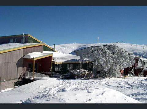 Alpine Cabin- Spa/Pool/Sauna - Whitsundays Accommodation 3