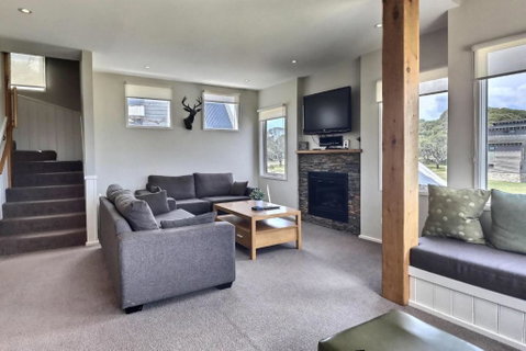 Alpine Edge - Whitsundays Accommodation 1