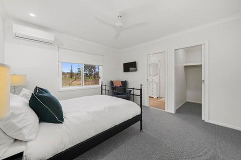 Alpine Hills Hideaway - Whitsundays Accommodation 1