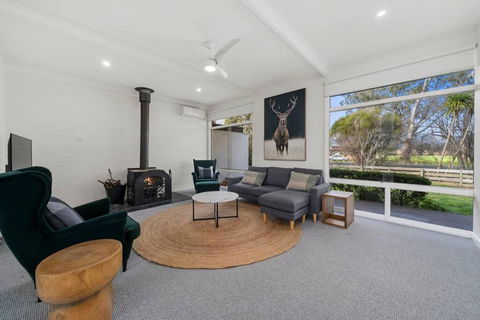 Alpine Hills Hideaway - Whitsundays Accommodation 2