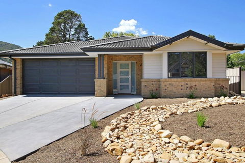 Alpine Knights Stylish Luxury - Whitsundays Accommodation 1