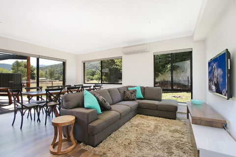 Alpine Knights Stylish Luxury - Whitsundays Accommodation 2