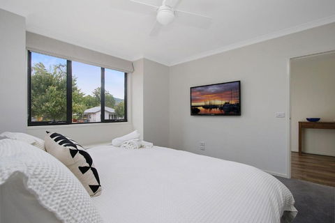 Alpine Knights Stylish Luxury - Whitsundays Accommodation 3