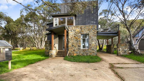 Alpine Walkabout - Whitsundays Accommodation 0