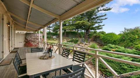 Alton House By Wine Coast Holidays - Whitsundays Accommodation 2