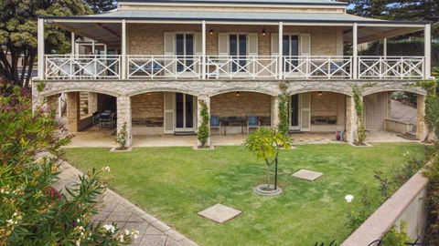 Alton House By Wine Coast Holidays - Whitsundays Accommodation 0