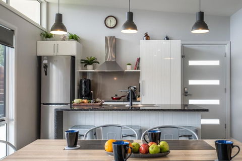 Amaroo 2 - Freycinet Holiday Houses - Whitsundays Accommodation 1