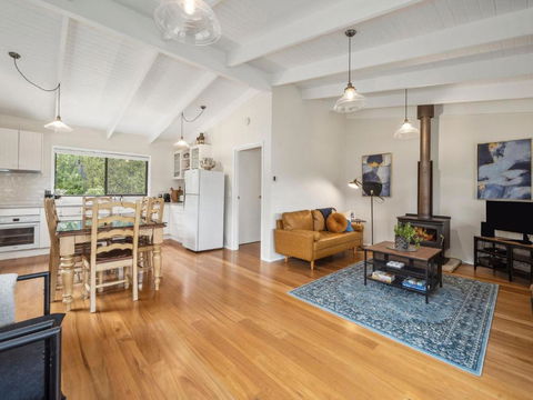 Amaroo Cottage - Whitsundays Accommodation 0