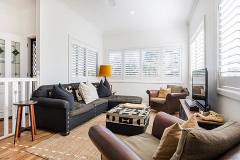 Amaroo - Pet Friendly - 2 Mins Walk To Beach - Outdoor Fireplace - Whitsundays Accommodation 1