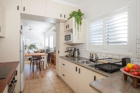 Amaroo - Pet Friendly - 2 Mins Walk To Beach - Outdoor Fireplace - Whitsundays Accommodation 4