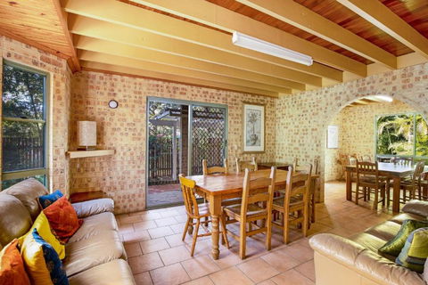 Amaroo Rainbow Shores - Whitsundays Accommodation 2