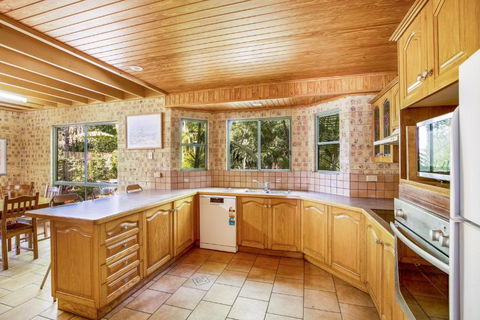 Amaroo Rainbow Shores - Whitsundays Accommodation 4