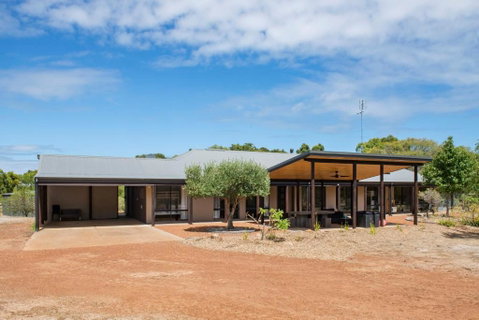 Amaroo - Whitsundays Accommodation 0