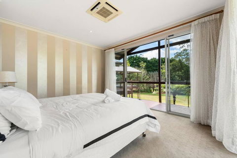 Amazing Acreage Style Living - Whitsundays Accommodation 0