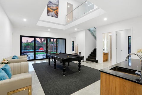 Amazing Backyard - MAX Entertain Beachside Retreat - Whitsundays Accommodation 2