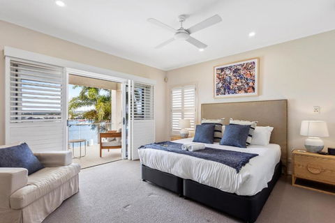 Amazing Canal House With Private Jetty, Gym & Pool - Whitsundays Accommodation 4