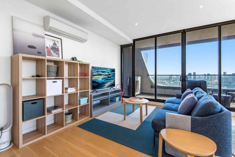 Amazing City Sea & Shrine View W Free Parking - Whitsundays Accommodation 1