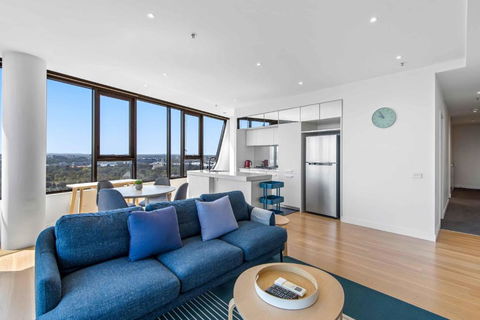 Amazing City Sea & Shrine View W Free Parking - Whitsundays Accommodation 2