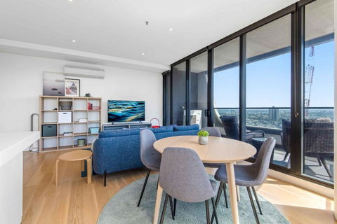 Amazing City Sea & Shrine View W Free Parking - Whitsundays Accommodation 3