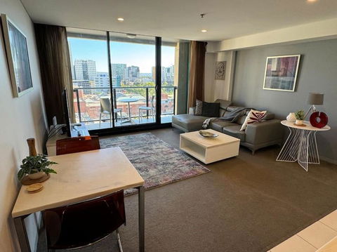 Amazing City Skyline Apartment - Pool, Gym, Sauna. - Whitsundays Accommodation 0