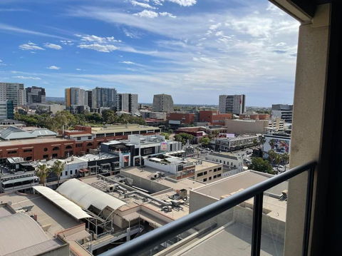Amazing City Skyline Apartment - Pool, Gym, Sauna. - Whitsundays Accommodation 2