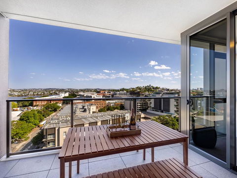Amazing Cityview Glamourous 2BR Apt W Parkpool - Whitsundays Accommodation 3