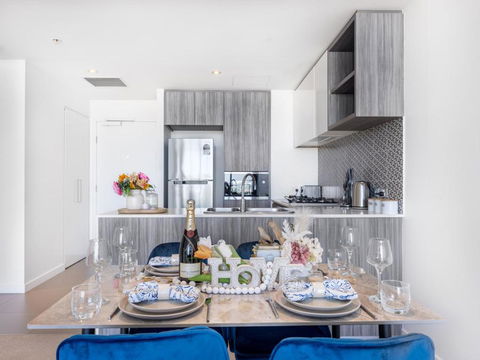 Amazing Cityview Glamourous 2BR Apt W Parkpool - Whitsundays Accommodation 4