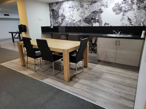 Amazing Studio Apartment Front Flinders Station - Whitsundays Accommodation 2