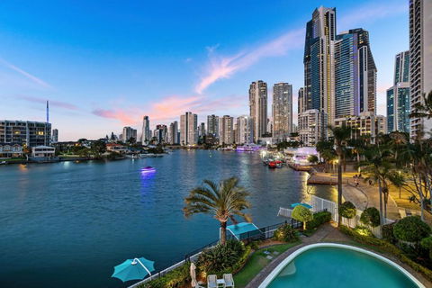 Amazing Water Views Surfers Paradise - Whitsundays Accommodation 0