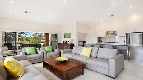 Amber Lakes - The Vintage - Whitsundays Accommodation 1