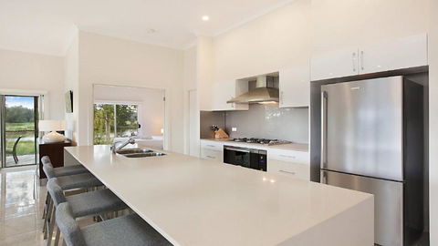 Amber Lakes - The Vintage - Whitsundays Accommodation 4