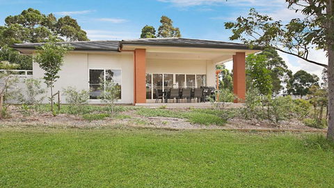 Amber Lakes - The Vintage - Whitsundays Accommodation 3