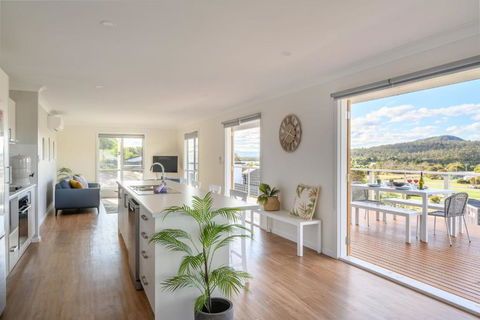 Ambience, A Stunning Holiday Retreat! - Whitsundays Accommodation 1