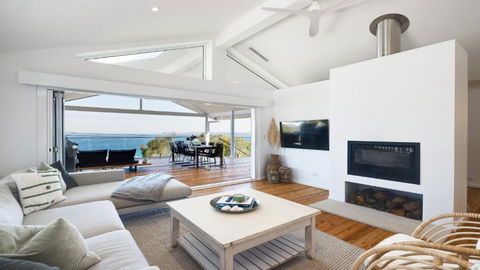 Ambleside By The Sea - Wifi Available - Whitsundays Accommodation 0