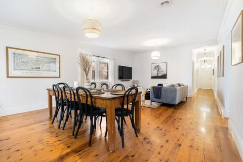 Ambrose On Byng - Central Location - Whitsundays Accommodation 0